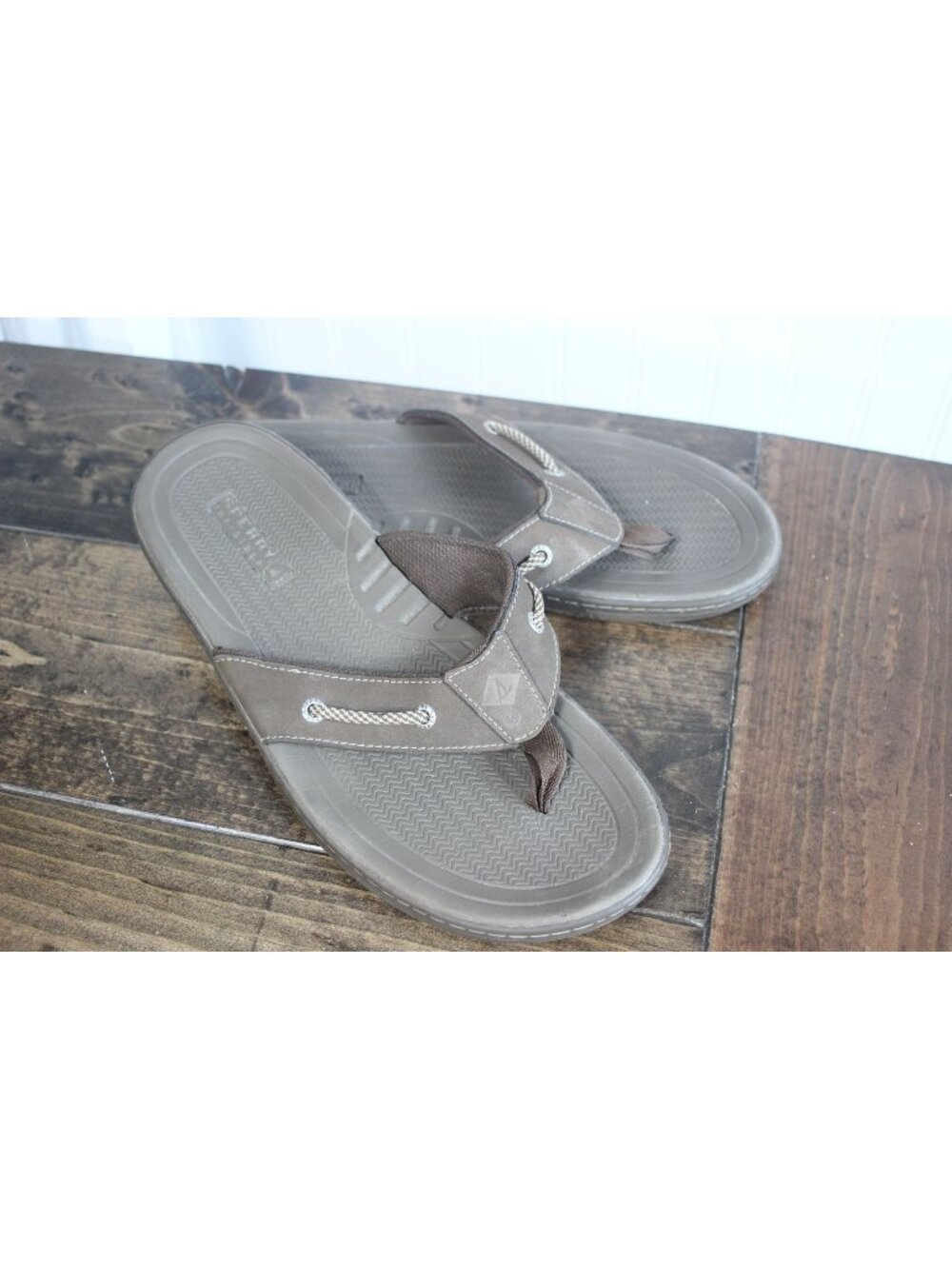 Sperry Mens Brown Leather Flip Flops Size 10M Comfortable Casual Sandals